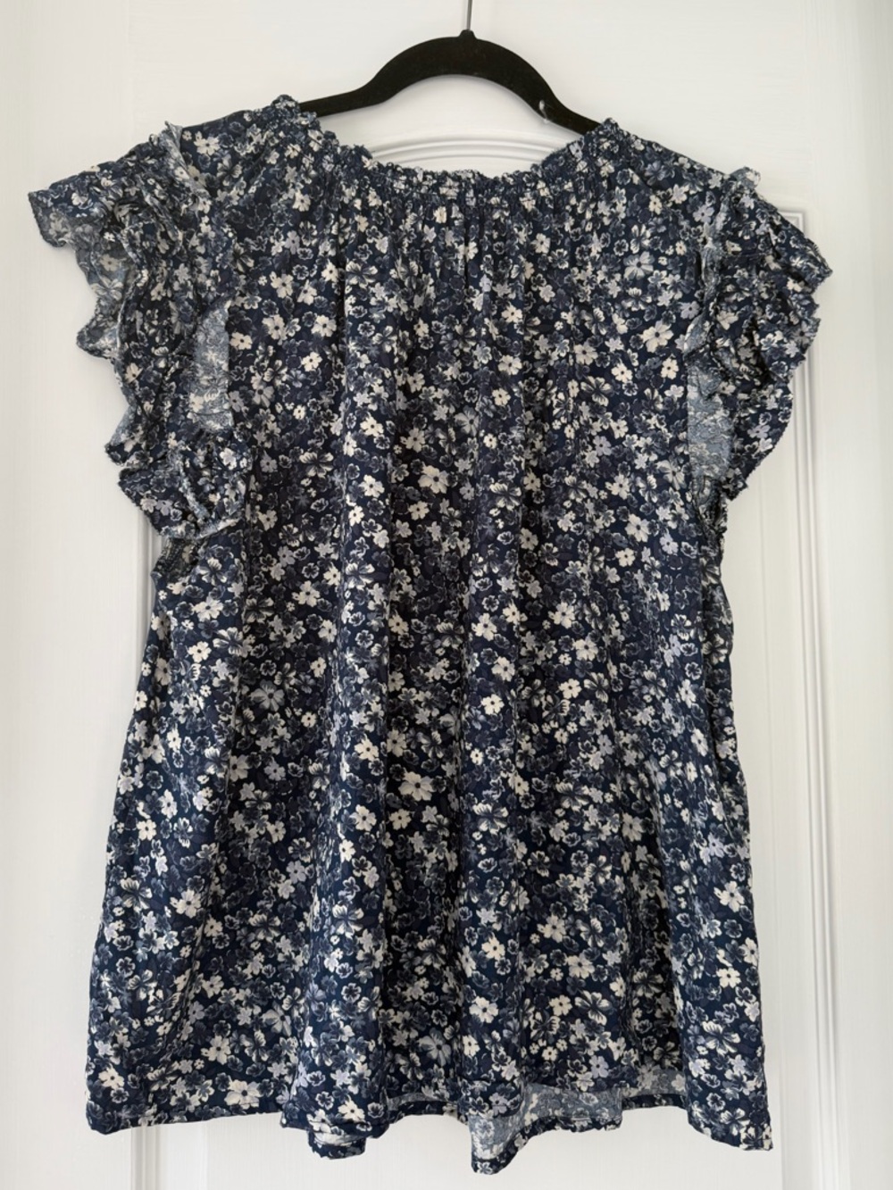 Old Navy XL Navy Floral Flutter Sleeve Smocked Neck Boho Swing Blouse Top Ditsy - Picture 3 of 5